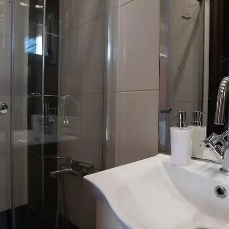 3 Bedrooms Luxury Apartment