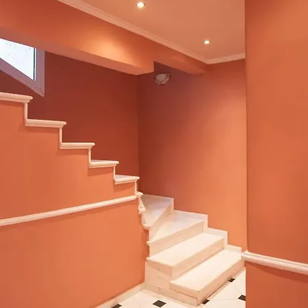 3 Bedrooms Luxury Apartment *